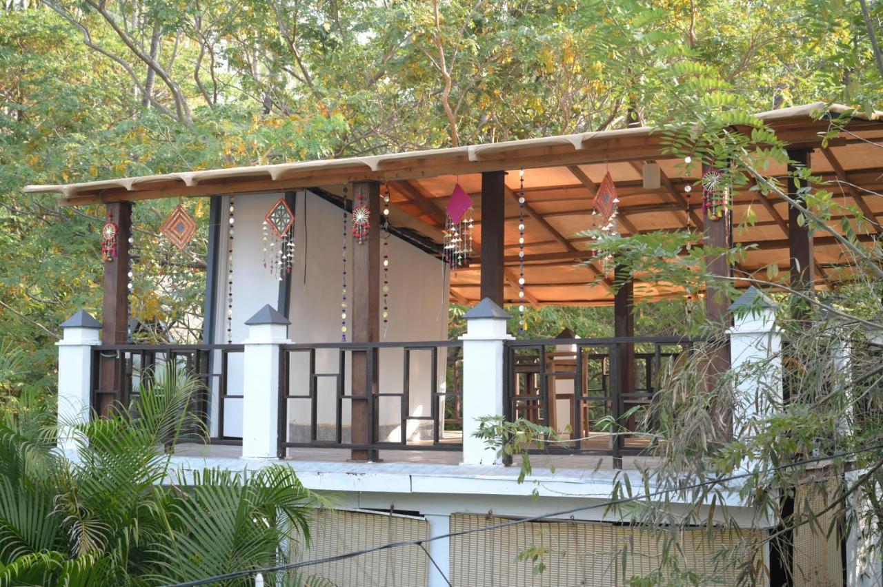 La La Land Resort Goa By Spicy Mango 帕罗林 外观 照片