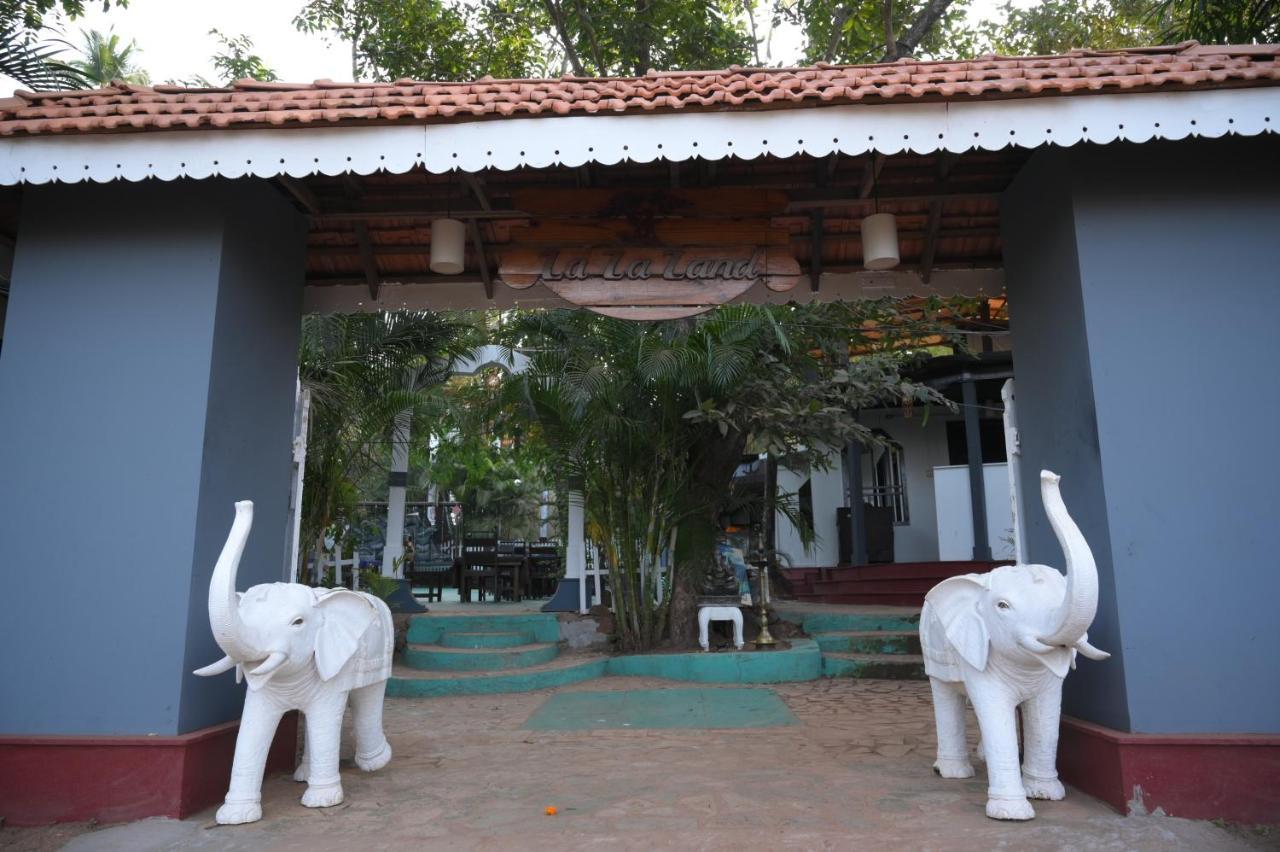 La La Land Resort Goa By Spicy Mango 帕罗林 外观 照片