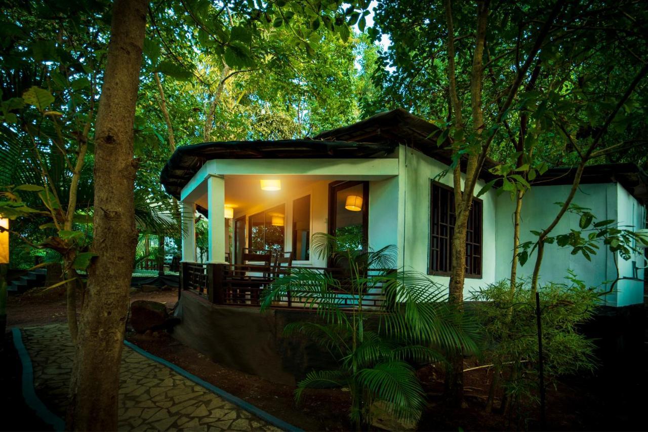 La La Land Resort Goa By Spicy Mango 帕罗林 外观 照片