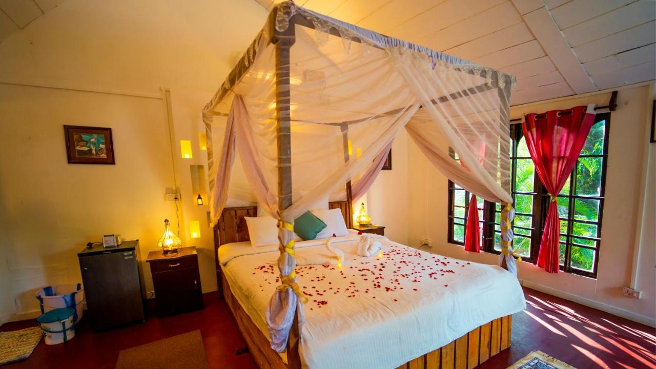 La La Land Resort Goa By Spicy Mango 帕罗林 外观 照片