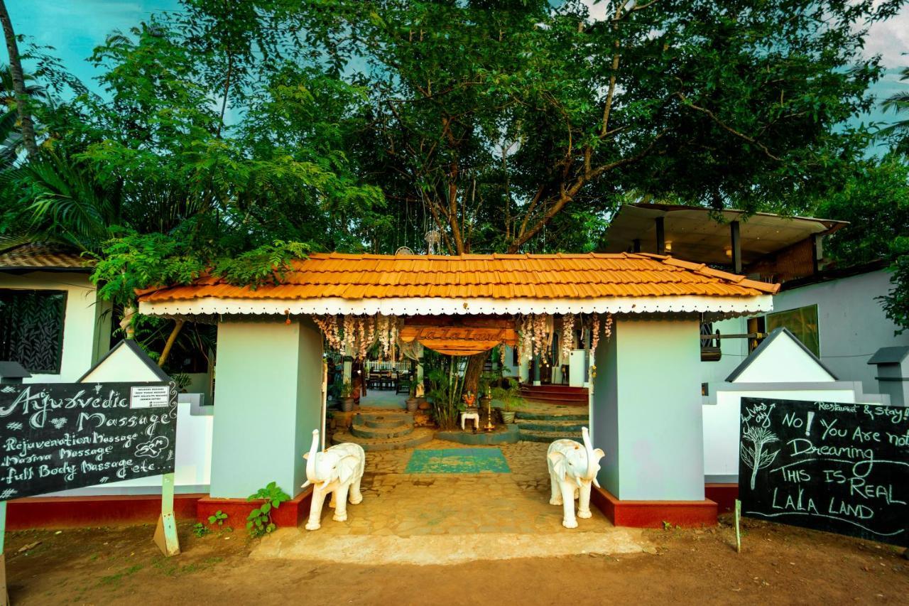 La La Land Resort Goa By Spicy Mango 帕罗林 外观 照片