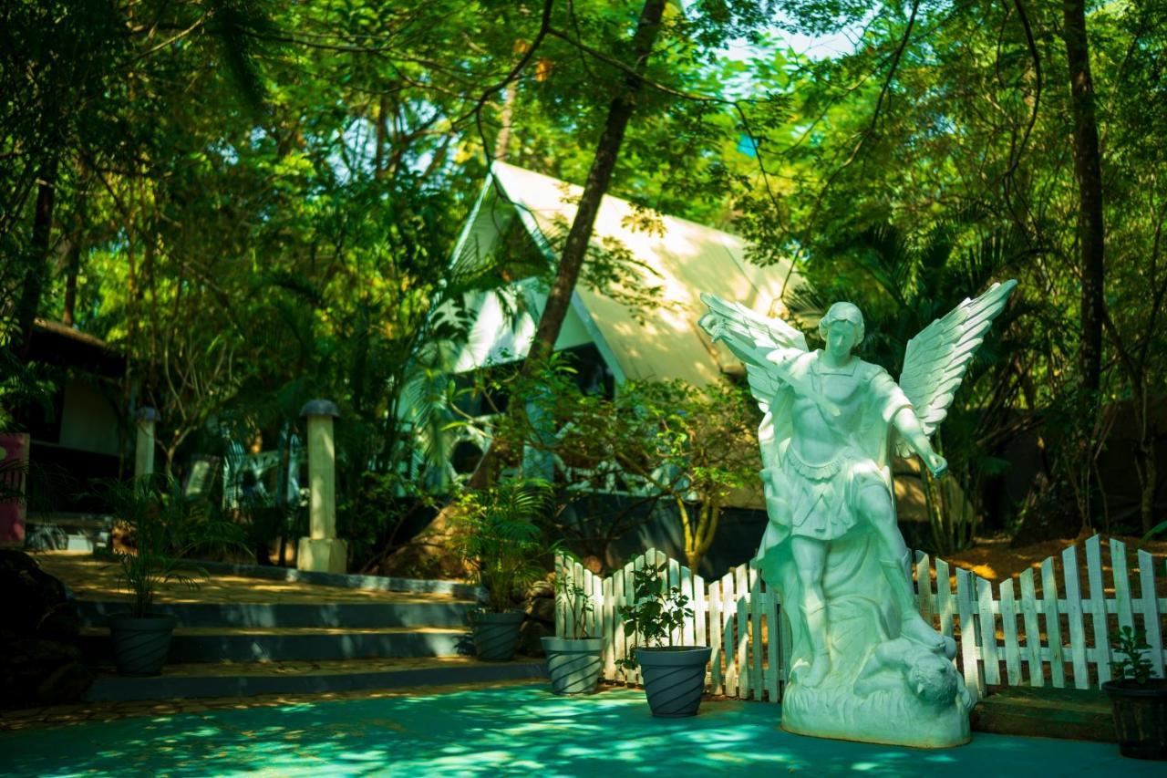 La La Land Resort Goa By Spicy Mango 帕罗林 外观 照片
