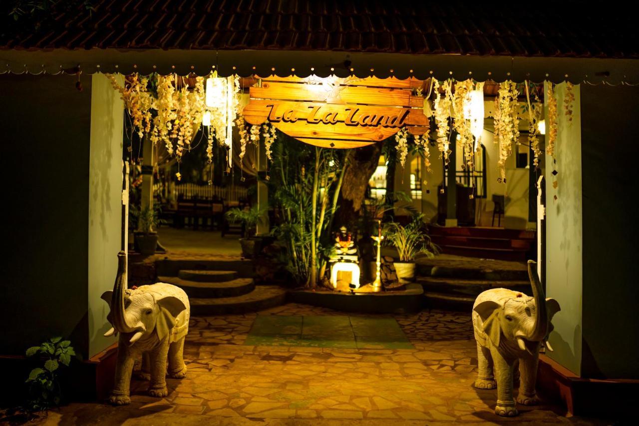La La Land Resort Goa By Spicy Mango 帕罗林 外观 照片