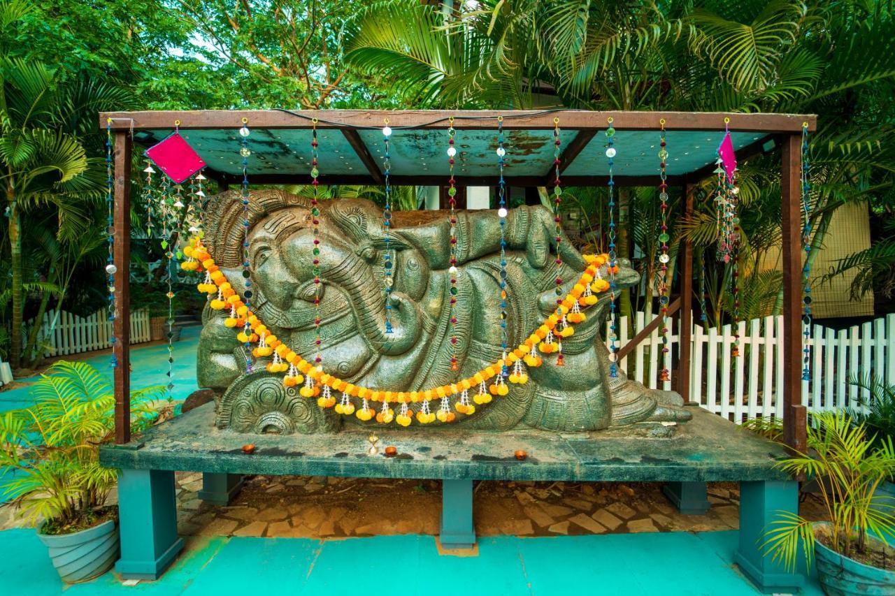 La La Land Resort Goa By Spicy Mango 帕罗林 外观 照片